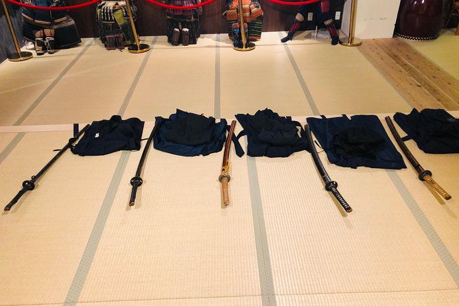 samurai-sword-experience-family-friendlyat-samurai-museum-tokyo