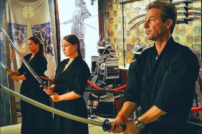 samurai-sword-experience-family-friendlyat-samurai-museum-tokyo