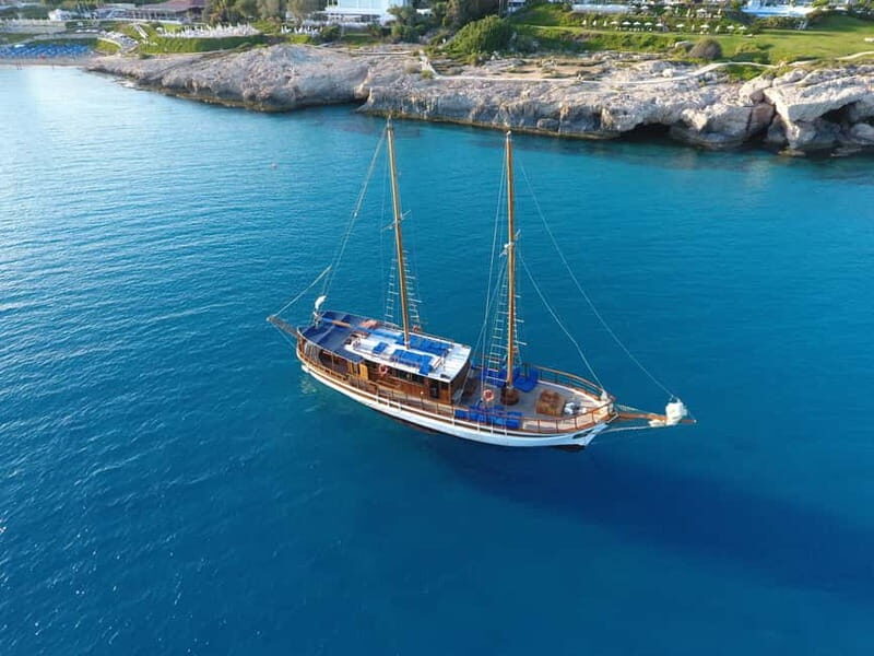 San Antonio Crystal Sea Cruise from Protaras - Food and Drinks: Satisfying and Refreshing