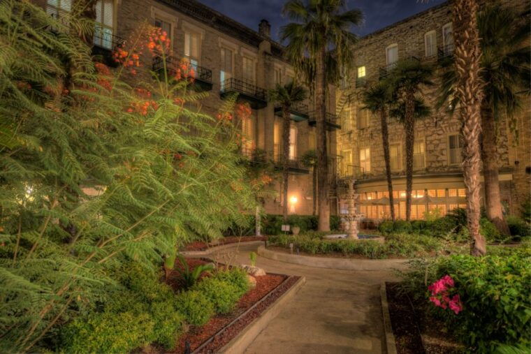 san-antonio-the-madames-and-mayhem-ghost-tour