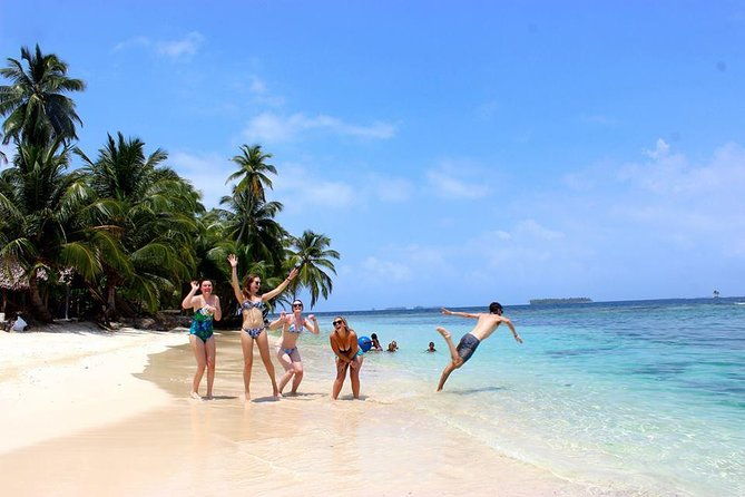 san-blas-islands-tour-visit-paradise-islands-lunch-drink