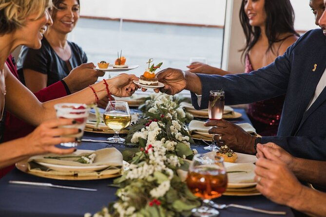 san-diego-christmas-eve-dinner-buffet-cruise