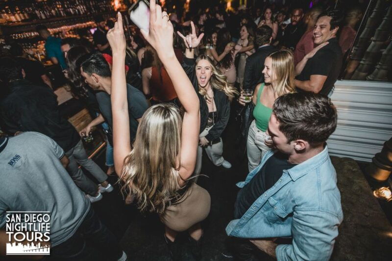 san-diego-gaslamp-quarter-drink-mingle-dance-club-tour