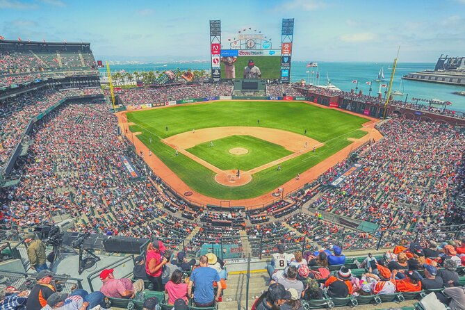 san-francisco-giants-baseball-game-at-oracle-park