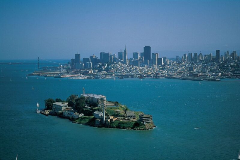San Francisco: Hop-On Hop-Off Deluxe Bus Tour with 20 Stops - Who Should Take This Tour?