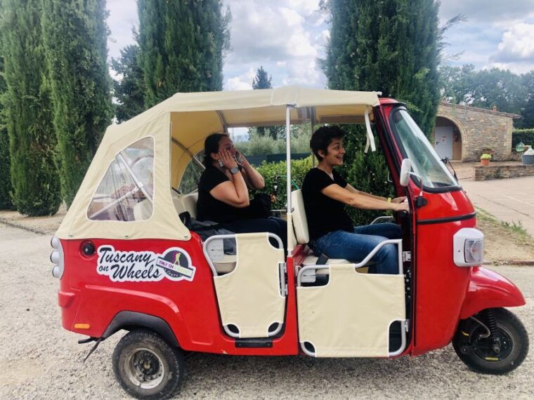 san-gimignano-chianti-hills-tuk-tuk-tour-for-2