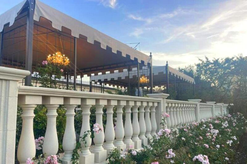 san-gimignano-dinner-in-terrace-with-vineyards-view