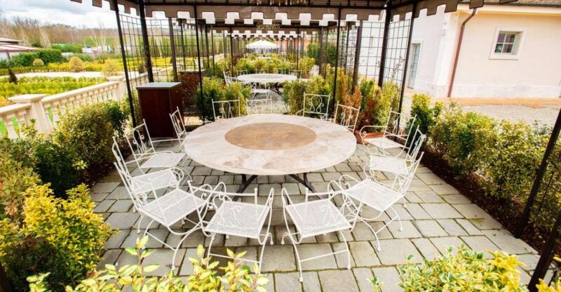 san-gimignano-dinner-in-terrace-with-vineyards-view