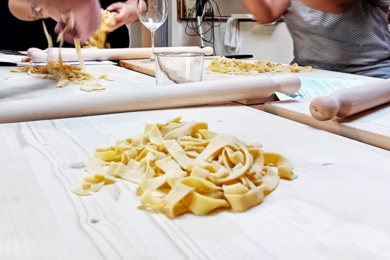 san-gimignano-hands-in-dough-cooking-class-with-lunch