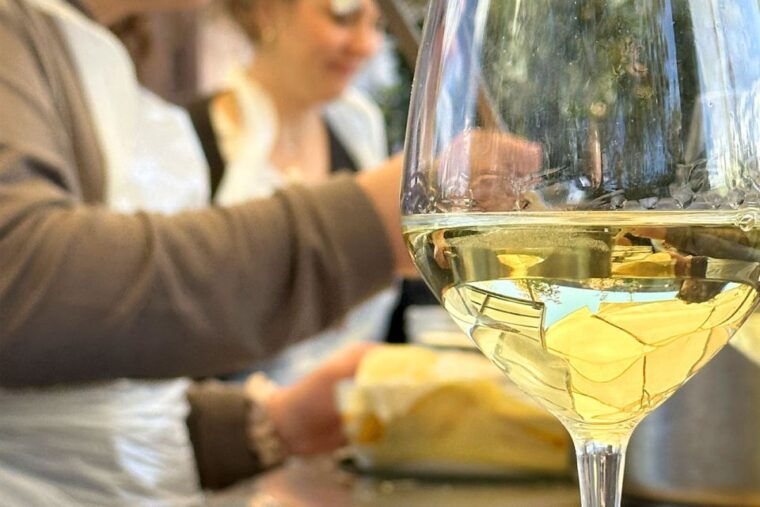 san-gimignano-outdoor-cooking-class-wine-tasting-in-winery