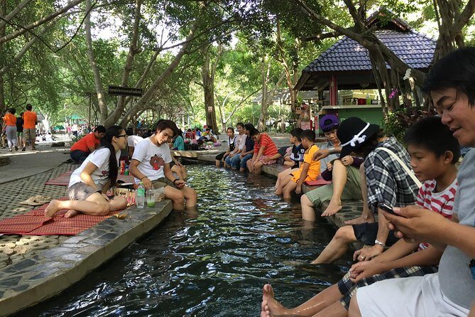 San Kamphaeng Hot Springs and Thai Handicraft Tour from Chiang Mai - Key Points
