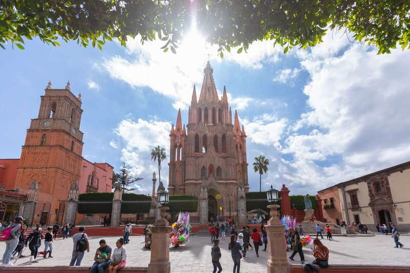 san-miguel-landmarks-and-lunch-walking-tour-in-english