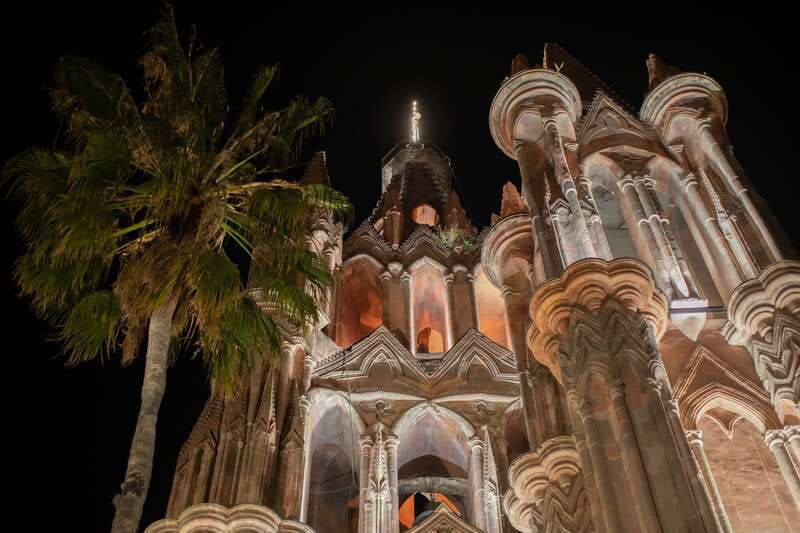 san-miguel-landmarks-and-lunch-walking-tour-in-english