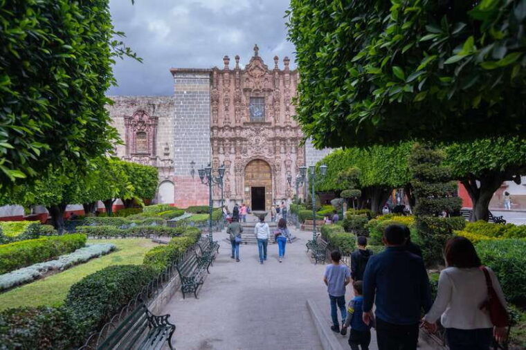 san-miguel-landmarks-and-lunch-walking-tour-in-english