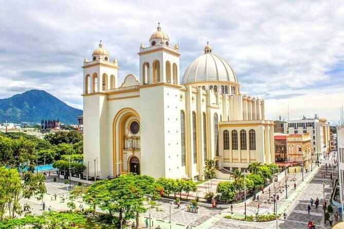 san-salvador-layover-city-sightseeing-tour