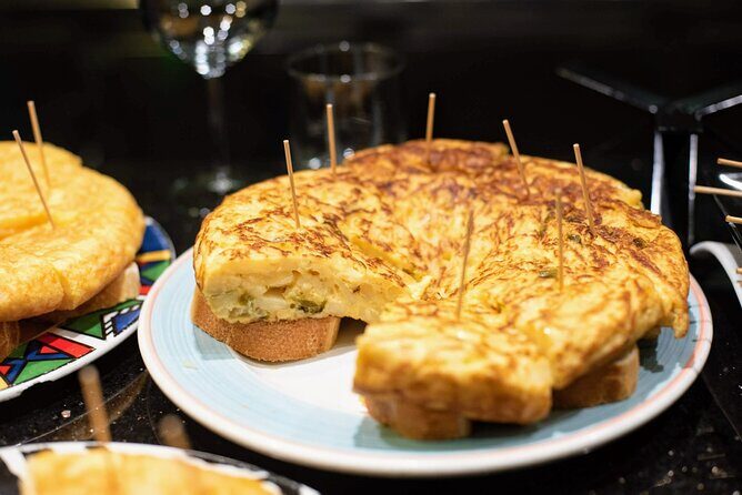 San Sebastian Centro Neighborhood Pintxos & Wine Tour - What Travelers Can Expect
