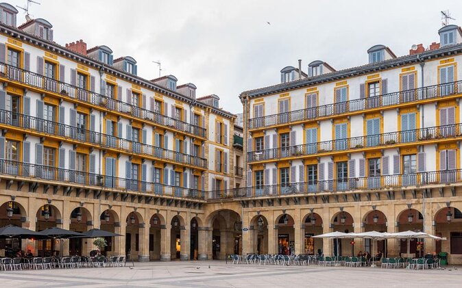 san-sebastian-evening-pintxo-tour-with-wine