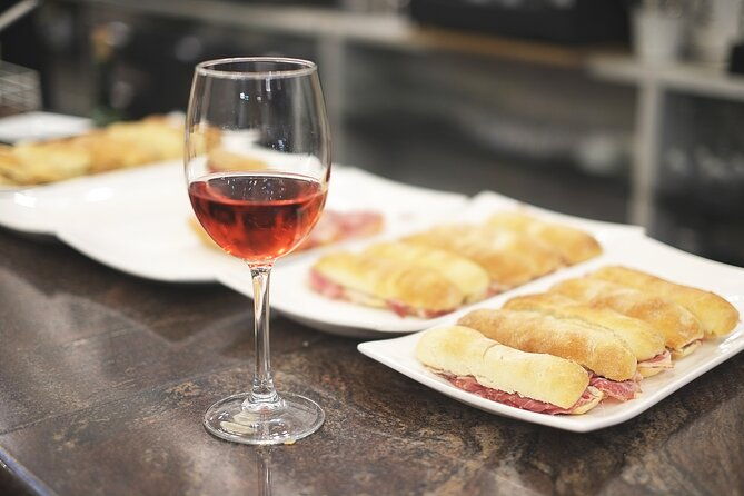 san-sebastian-evening-pintxo-tour-with-wine
