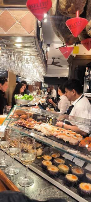 San Sebastian: Pintxo Tour with Wine and Ex-Chef Guide - The Experience on the Ground
