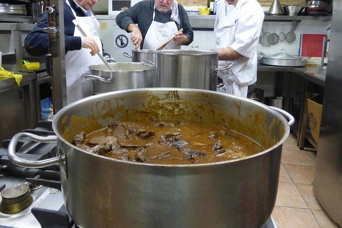 san-sebastian-private-food-historical-tour-meal-at-a-gastronomy-club