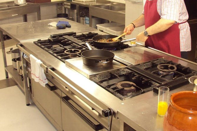 san-sebastian-private-food-historical-tour-meal-at-a-gastronomy-club