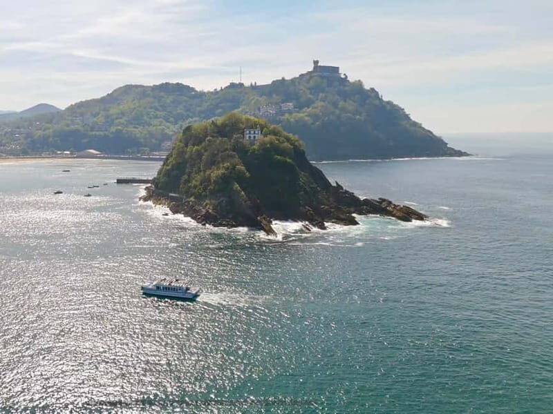 San Sebastián: Sunset from the catamaran in La Concha Bay - Practical Tips for Your Sunset Catamaran Tour