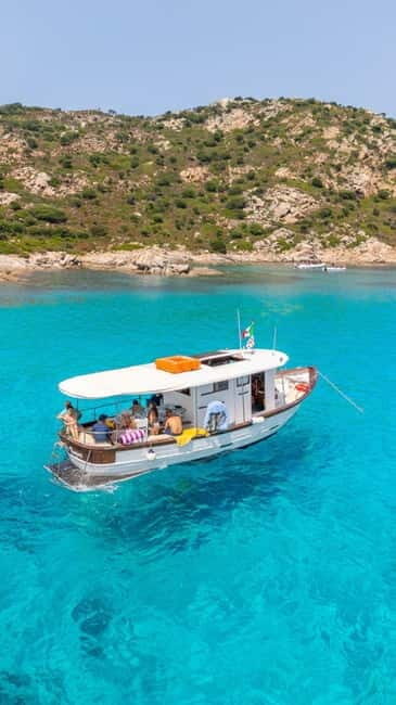 San Teodoro: Fishing trip and lunch with fresh catch and diving among the islands - An Authentic Day on Sardinian Waters