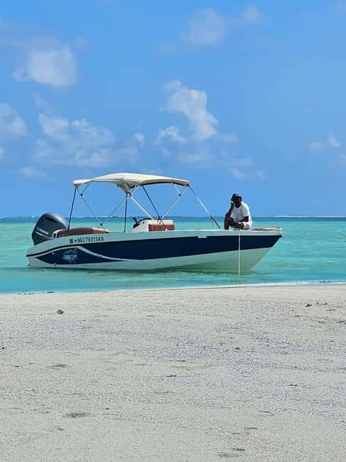 Sandbank, Boat Trip with Umbrellas and Water - What to Expect from the Sandbank Boat Trip