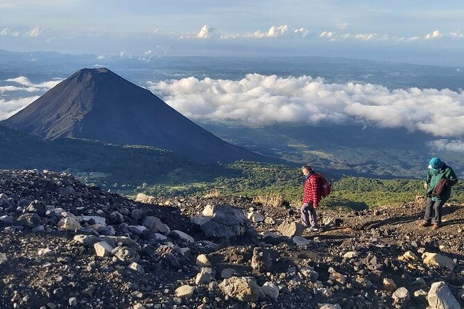 santa-ana-volcano-hike-coatepeque-lake