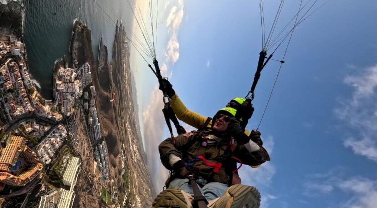 santa-cruz-de-tenerife-acrobatic-paragliding-flight