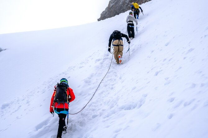 santa-cruz-trek-peak-alpamayo-5957-m-and-chopicalqui-6354-m