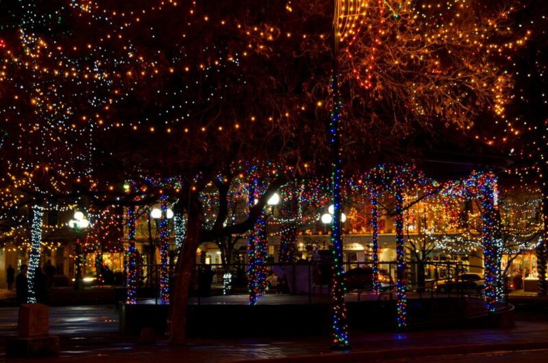 santa-fes-enchanted-christmas-stroll