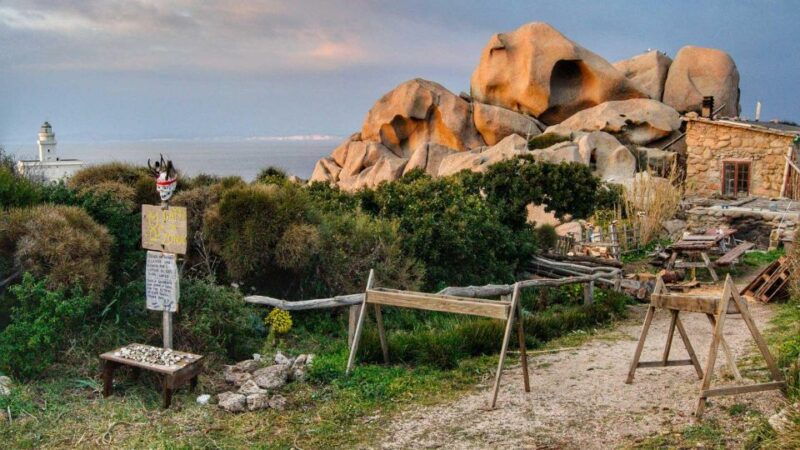 santa-teresa-gallura-moon-valley-hiking
