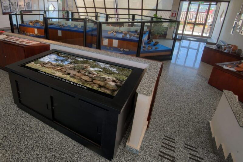 santadi-su-visit-to-the-archaeological-and-ethnographic-museum