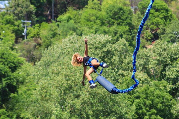 santiago-bungee-jumping-at-cola-de-caballo-park