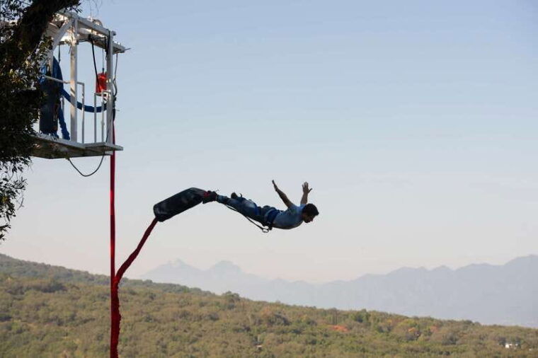 santiago-bungee-jumping-at-cola-de-caballo-park