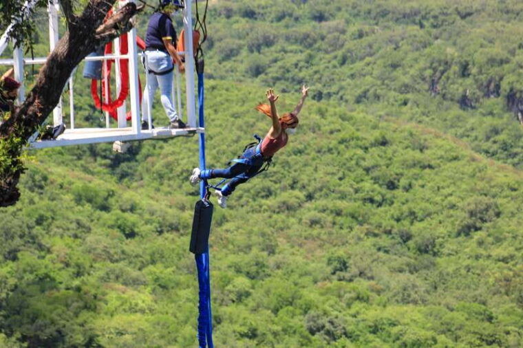 santiago-bungee-jumping-at-cola-de-caballo-park