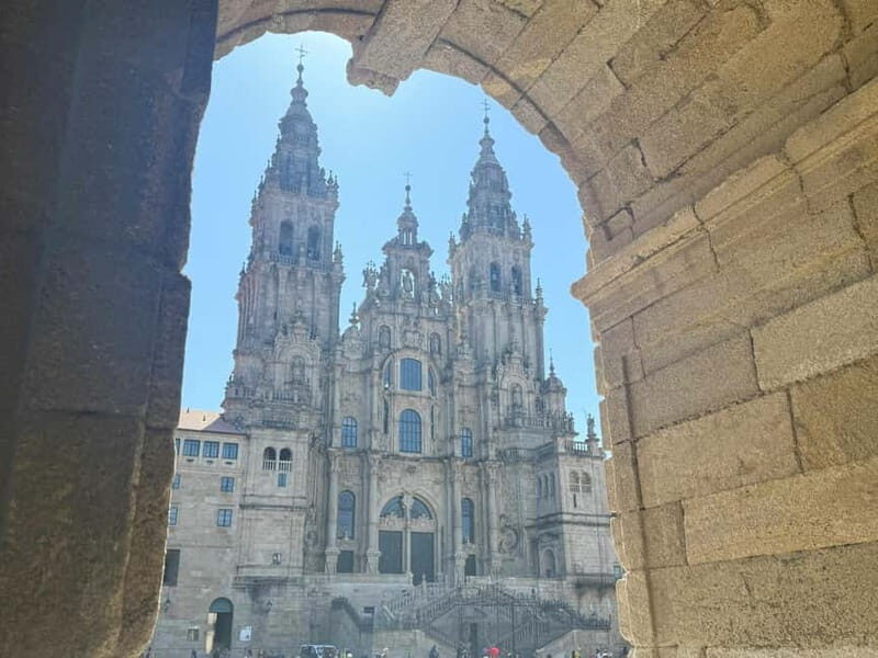 Santiago de Compostela: 4hours tour with everything included - Strolling the Old Town’s Main Streets and Squares