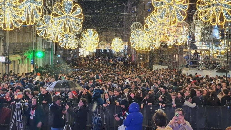 Santiago de Compostela: Vigo Christmas Lights Guided Tour - The Experience in Detail