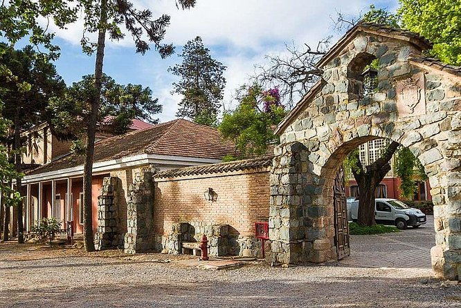santiago-full-day-visiting-santa-rita-undurraga-vineyards-entraces-included