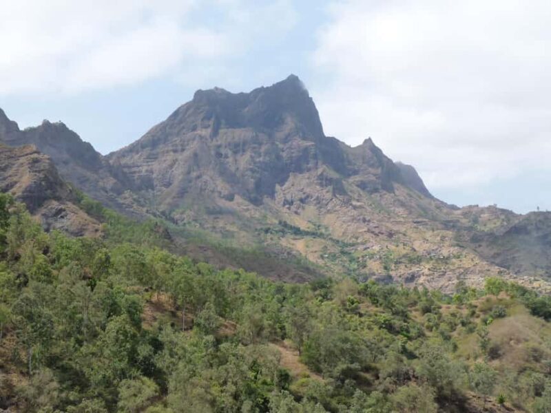 Santiago island: Pico de Antónia and Monte Tchota Trek - Transportation, Guides, and Group Dynamics