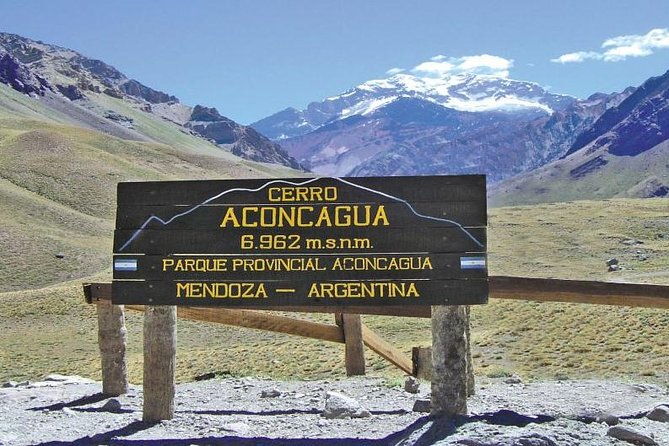 santiago-private-tour-portillo-incas-bridge-mirador-del-aconcagua