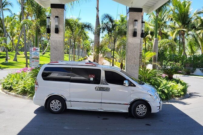 santo-domingo-airport-and-serenade-punta-cana-private-transfer