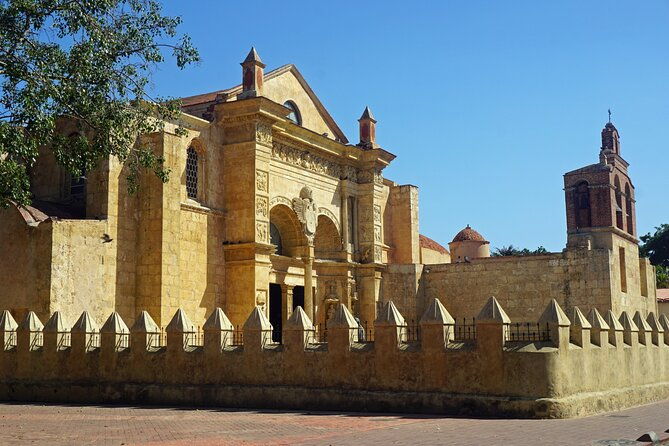 santo-domingo-alto-de-chavon-full-day-small-group-experience-2