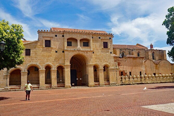 santo-domingo-alto-de-chavon-full-day-small-group-experience