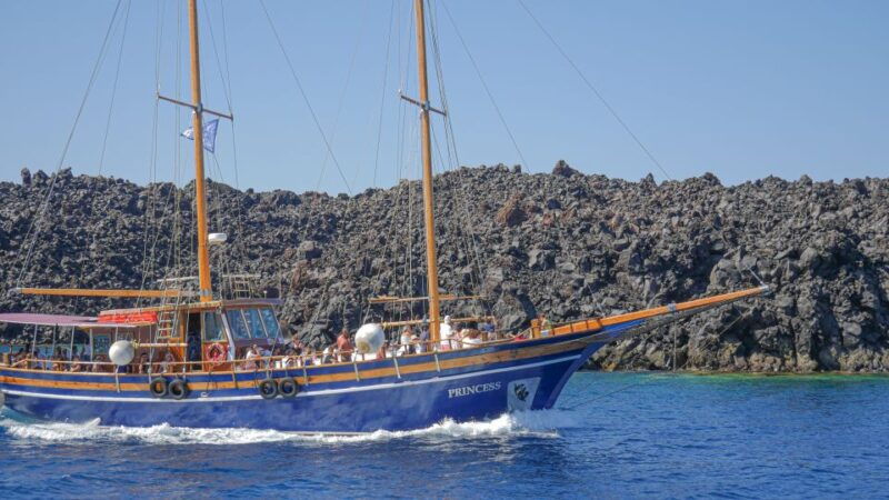 santorini-2-day-combo-volcano-boat-cruise-island-bus-tour