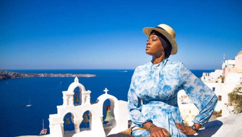 Santorini: 40-minute Photoshoot in Oia - What’s Included and What’s Not