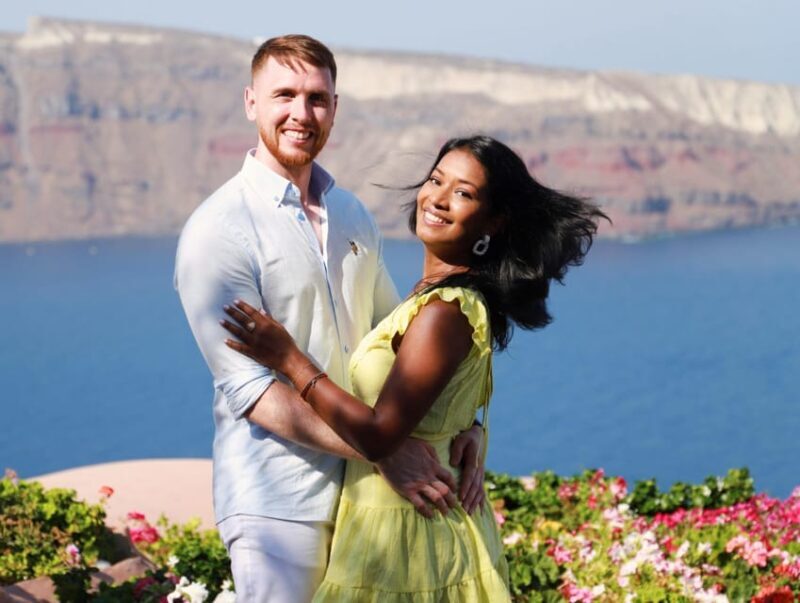 Santorini: 40-minute Photoshoot in Oia - The Value for Money