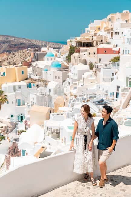 Santorini: 45-minute Photoshoot in Oia - An in-depth look at the Santorini Photoshoot Experience