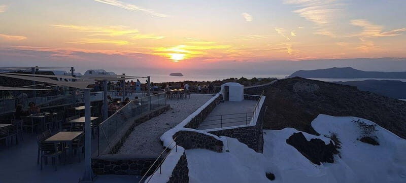 Santorini: 5 Hour Private Tour in Santorini with a Local - The Experience of Guides and Reviews